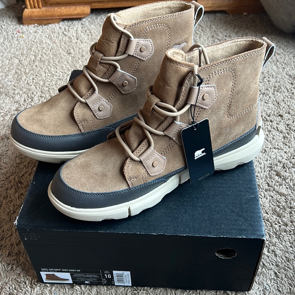 NIB MENS SOREL EXPLORER SHORT BOOT SIZE 10